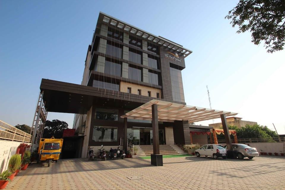 The Pearl Grand Hotel in Dehradun