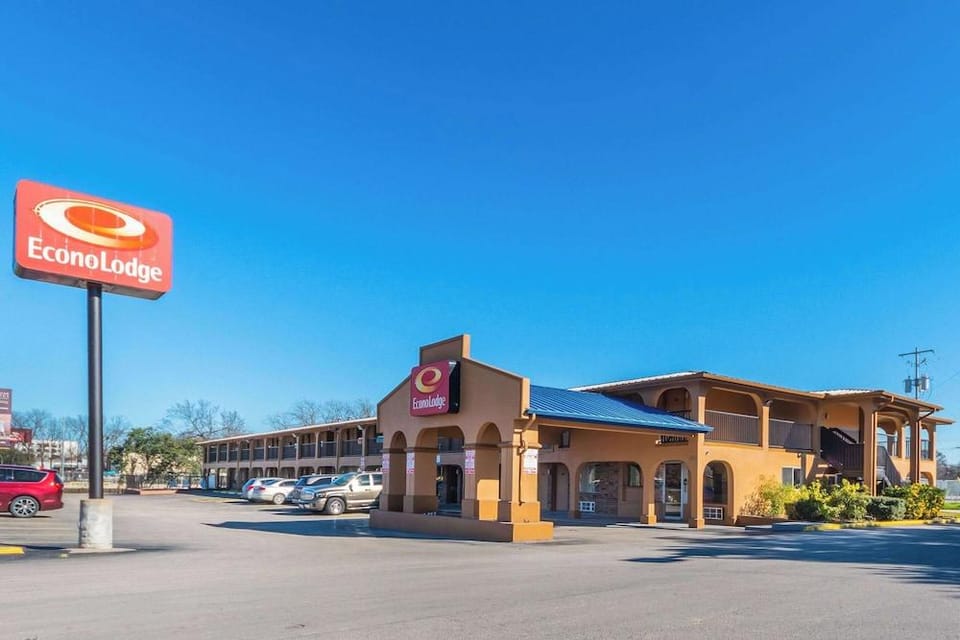 Econo Lodge Hotel in San Marcos