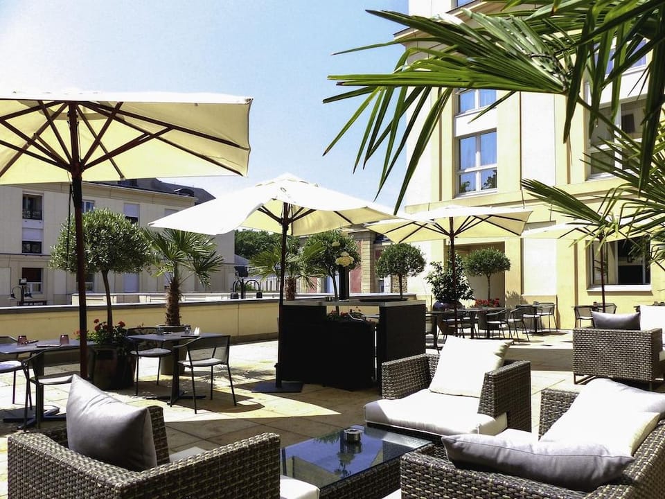 Le Louis Versailles Chateau Hotel in Versailles