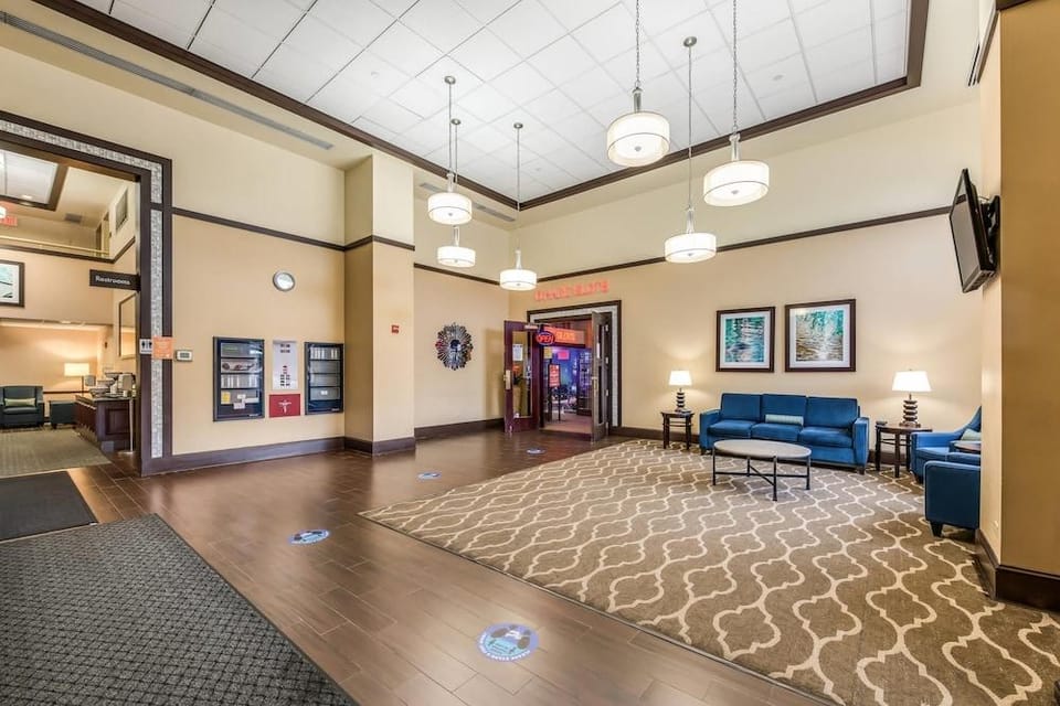 Comfort Suites O'Hare Airport Hotel in Schiller Park
