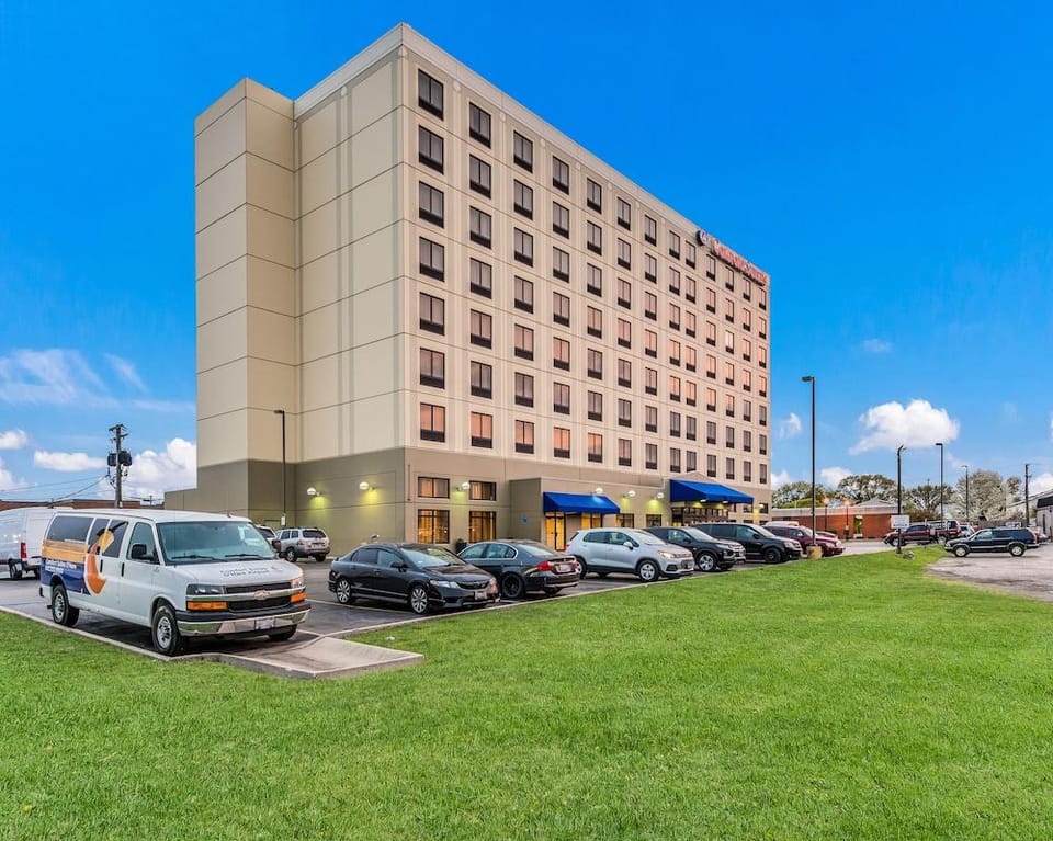 Comfort Suites O'Hare Airport Hotel in Schiller Park