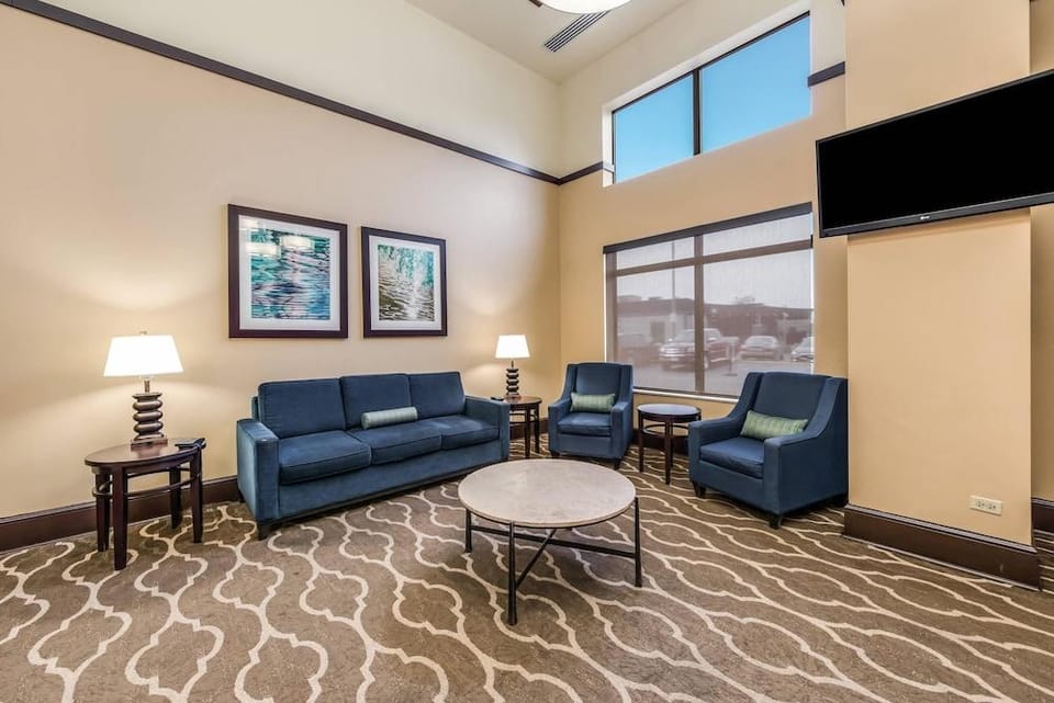 Comfort Suites O'Hare Airport Hotel in Schiller Park