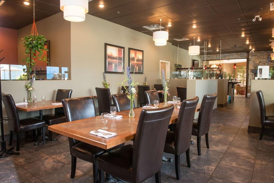 Podollan Inn Salmon Arm Hotel in Salmon Arm