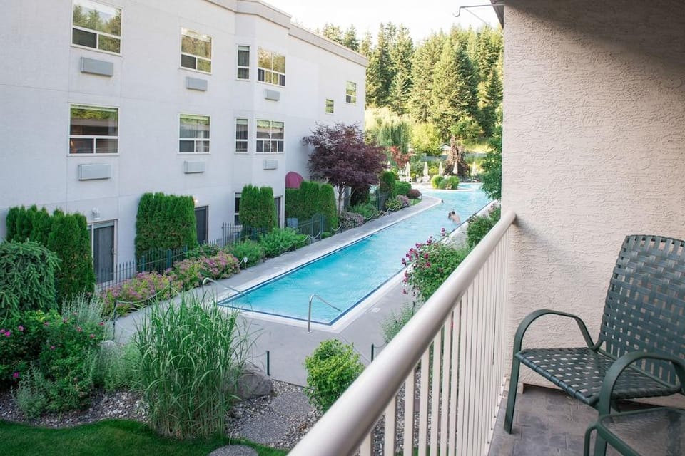 Podollan Inn Salmon Arm Hotel in Salmon Arm