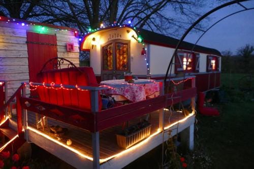 La Roulotte De Lola - Chambre d'hotes Hotel in Auvergne-Rhône-Alpes
