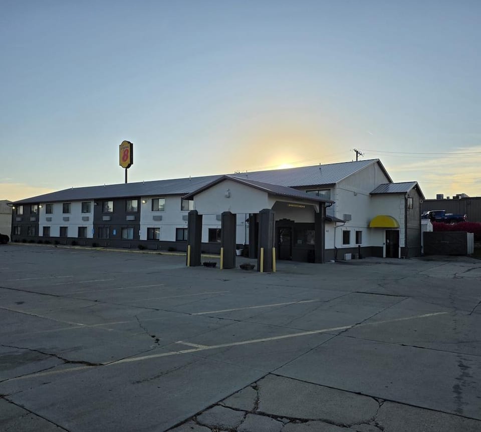 Super 8 Newton Hotel in Iowa