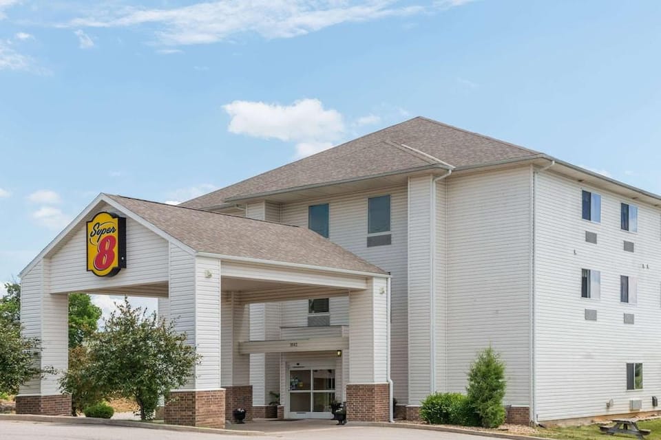 Super 8 Rolla Hotel in Rolla