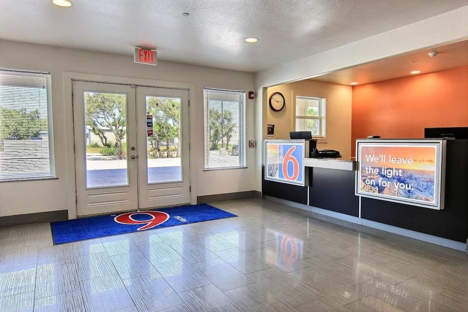 Motel 6 Hotel in Fulton