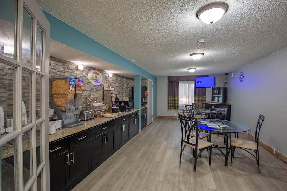 Super 8 Rockford Hotel in Cherry Valley