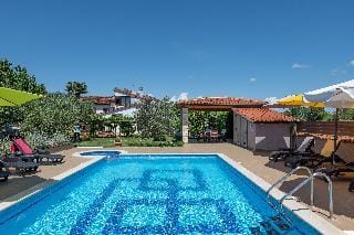 Apartments Neva Hotel in Fažana