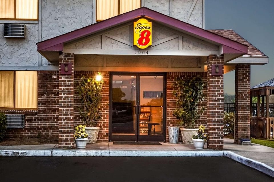 Super 8 Greenville Hotel in Greenville