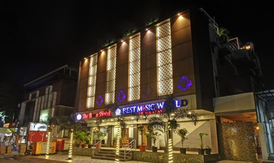 Treebo Trend The Boss Hotel in Maharashtra