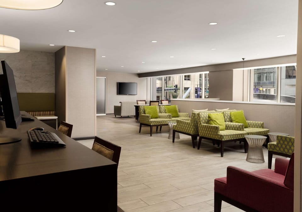 Homewood Suites by Hilton Chicago Downtown/Magnificent Mile Hotel in Streeterville