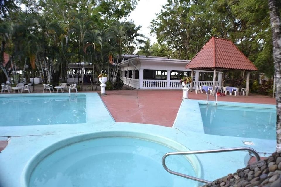 Hotel La Isla Hotel in Puntarenas Province