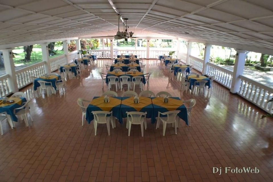 Hotel La Isla Hotel in Puntarenas Province