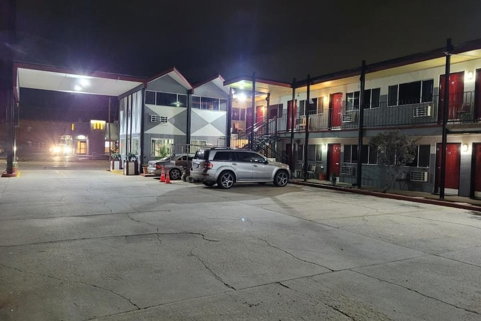 Astro Motel Hotel in Hutchinson