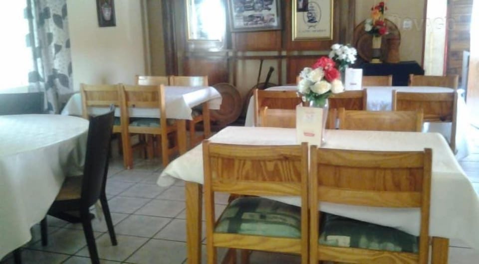 Tshesebe Stopover Motel Hotel in Zimbabwe