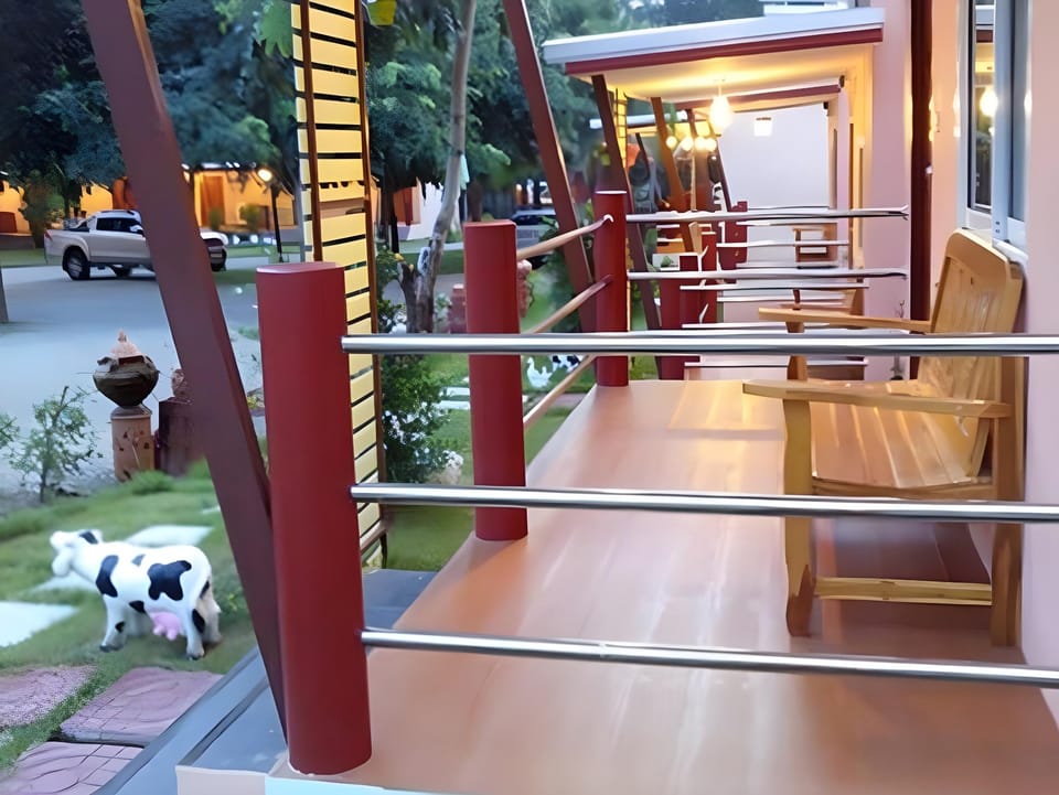 Baanrimnam Banpong Resort in Thailand