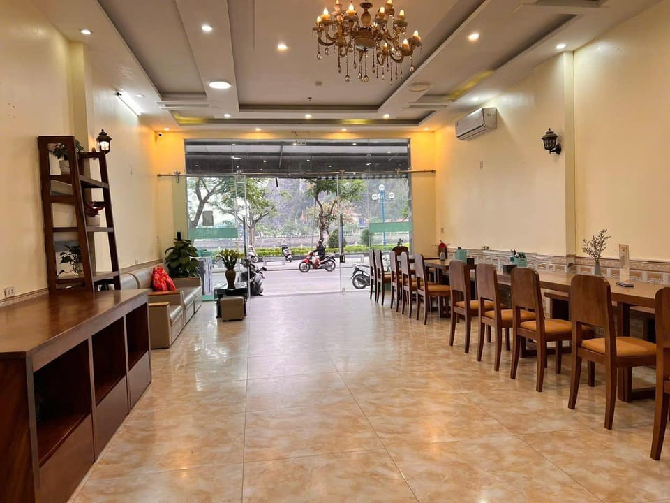 MB CENTRAL HOTEL CAT BA Hotel in Laos