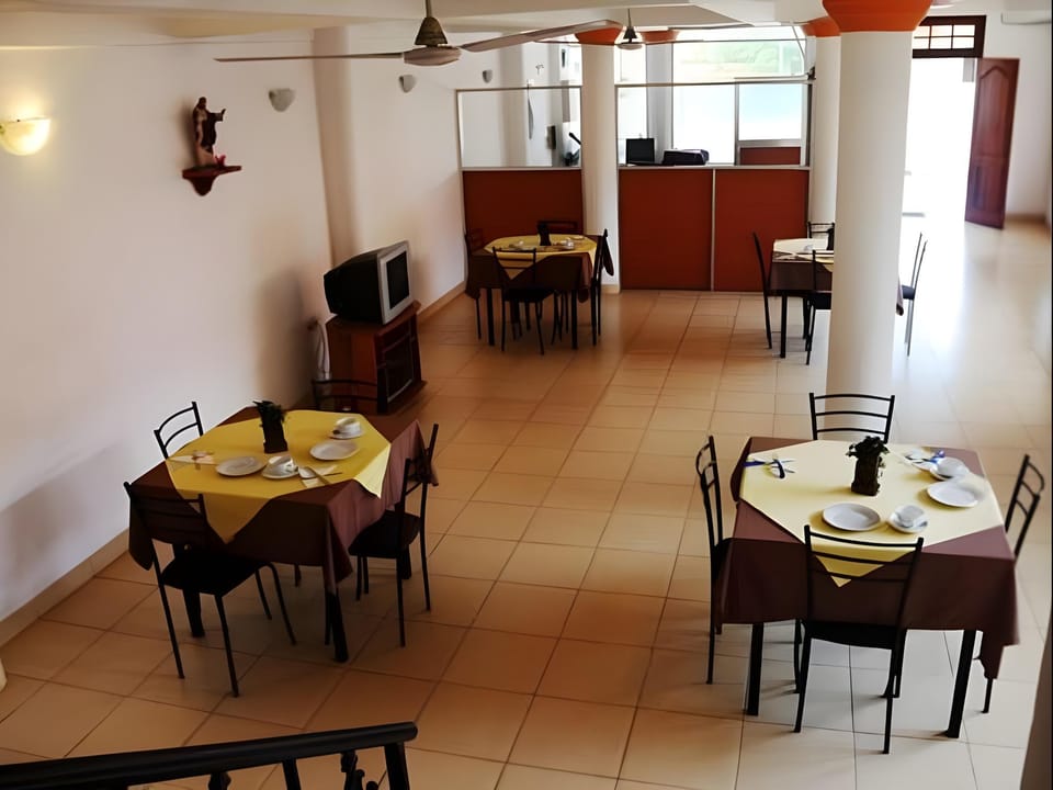 Red Rose Villa Hotel in Negombo