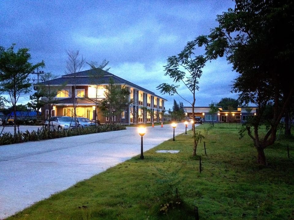 Feel@Home Place Apartment hotel in Laos