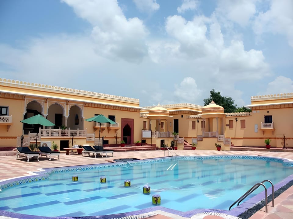 Swimming pool