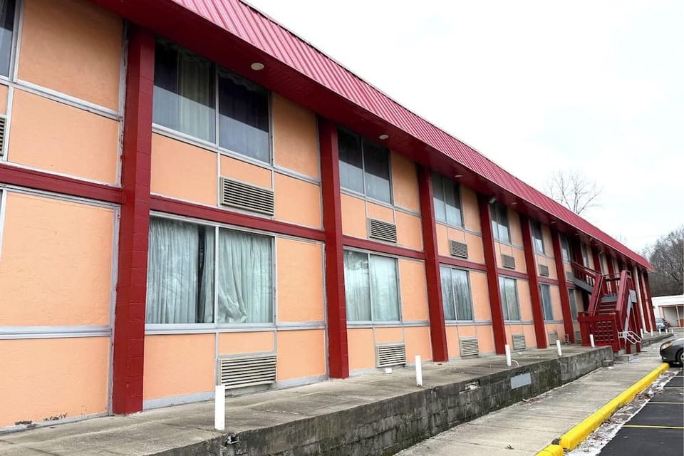 Red Carpet Inn & Suites Hotel in Lima