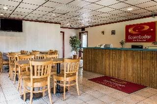 Econo Lodge Inn & Suites Hotel in Luzerne County
