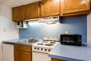 Econo Lodge Inn & Suites Hotel in Luzerne County
