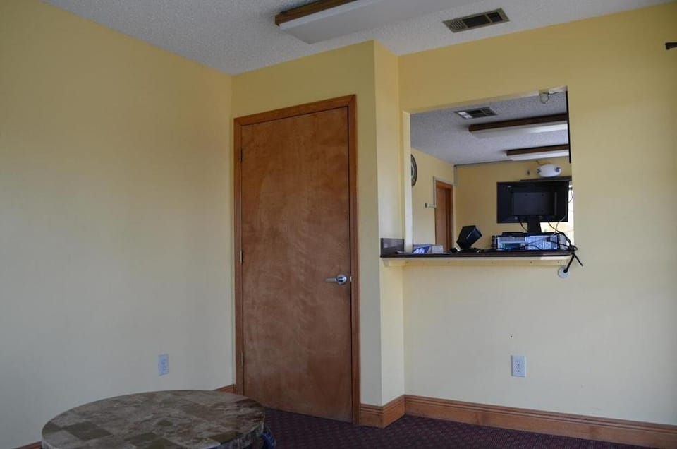 Economy Inn Hotel in Viavant-Venetian Isles