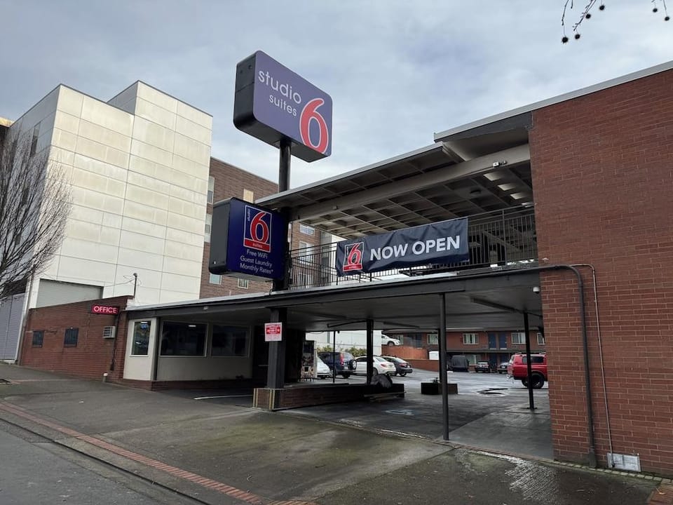 Econo Lodge Hotel in Vancouver