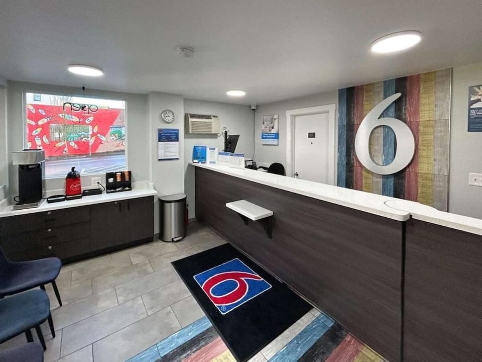 Econo Lodge Hotel in Vancouver
