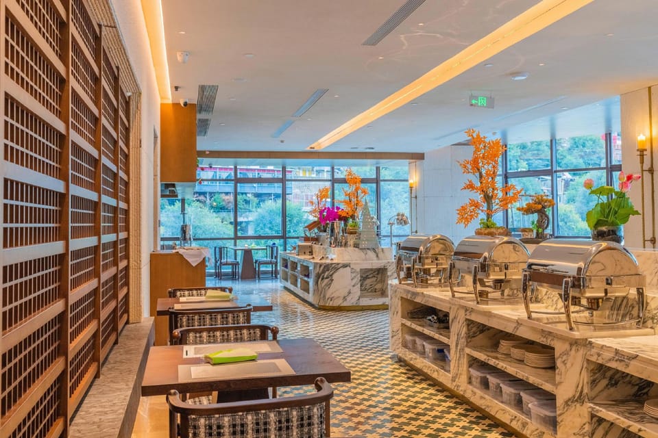 Dust Settles Down: Howard Johnson Hotel Hotel in Sichuan