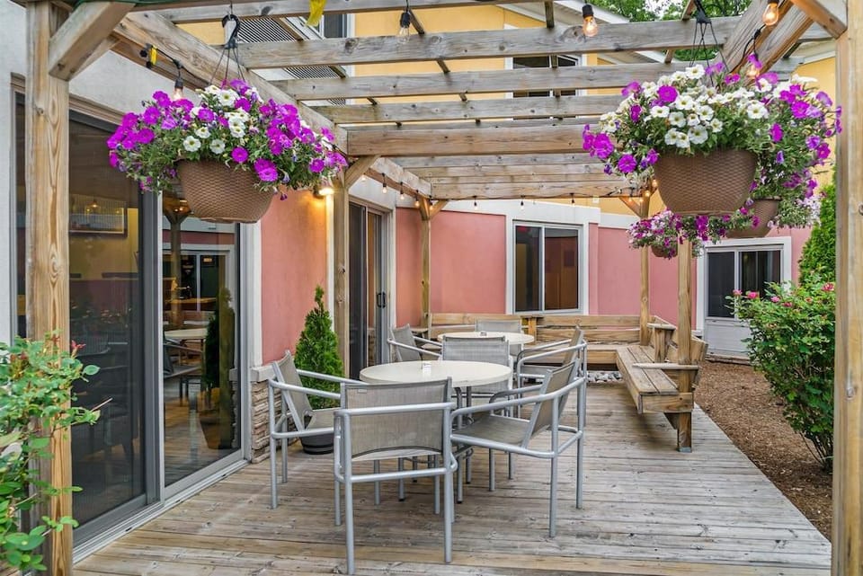 Best Western Plus Four Seasons Hotel in Traverse City