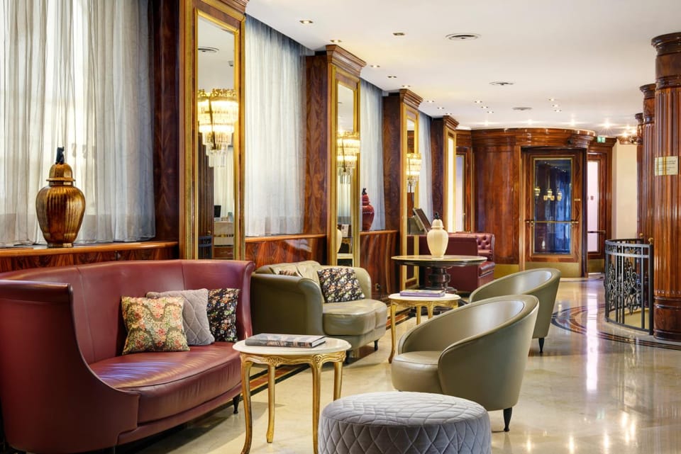 Shared lounge/TV area