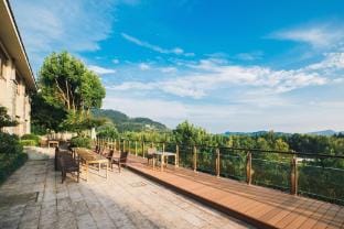 Lotus Hot Spring Hotel in Zhejiang