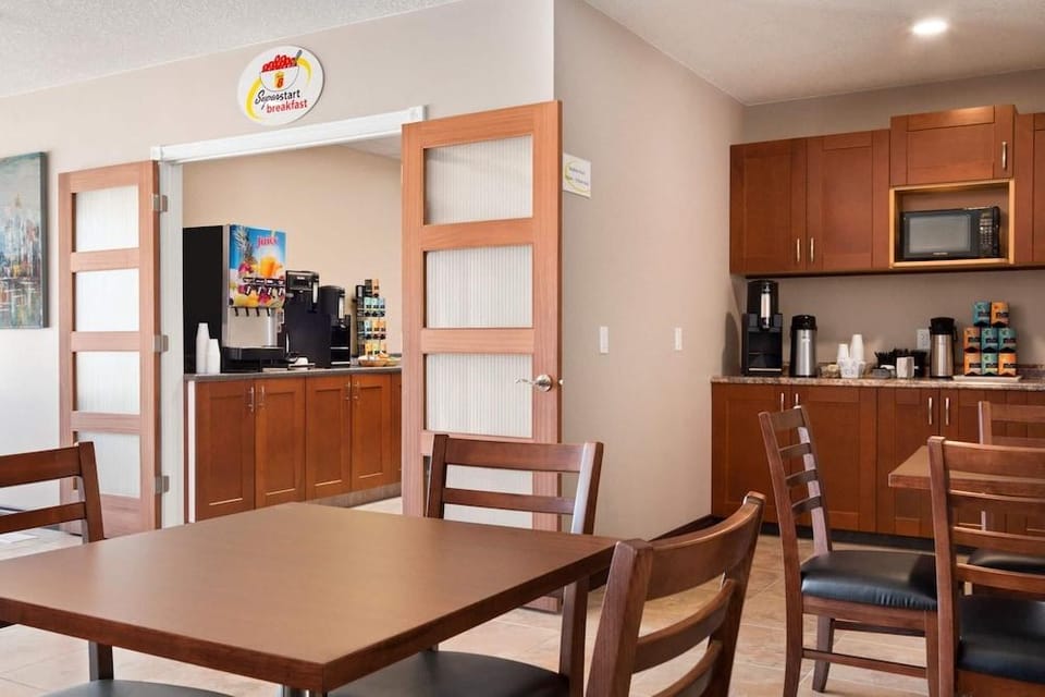 Super 8 Regina Hotel in Regina