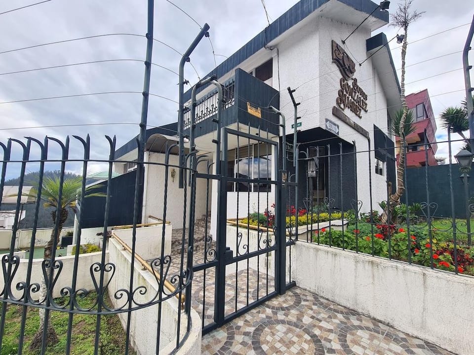 Hotel & Suites Gonsalez Suarez Quito Hotel in Quito