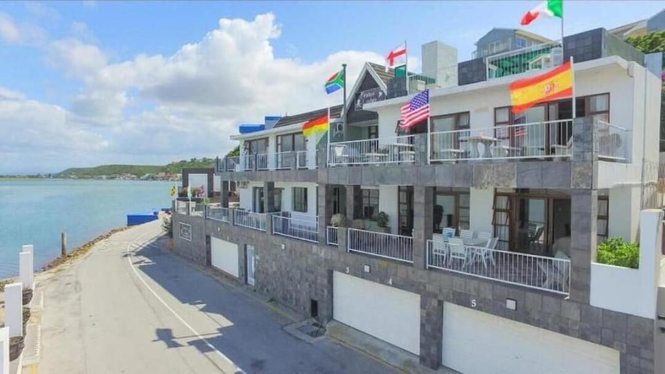 Pirates Lodge Hotel in Port Elizabeth