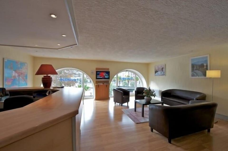 Logis Hotel le Bourbon Hotel in Pau