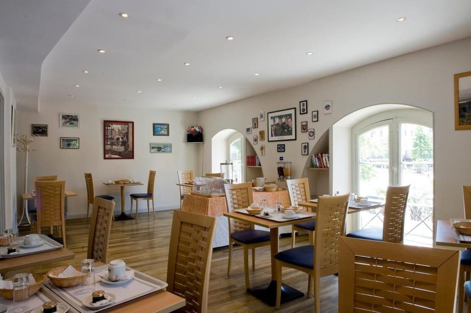 Logis Hotel le Bourbon Hotel in Pau