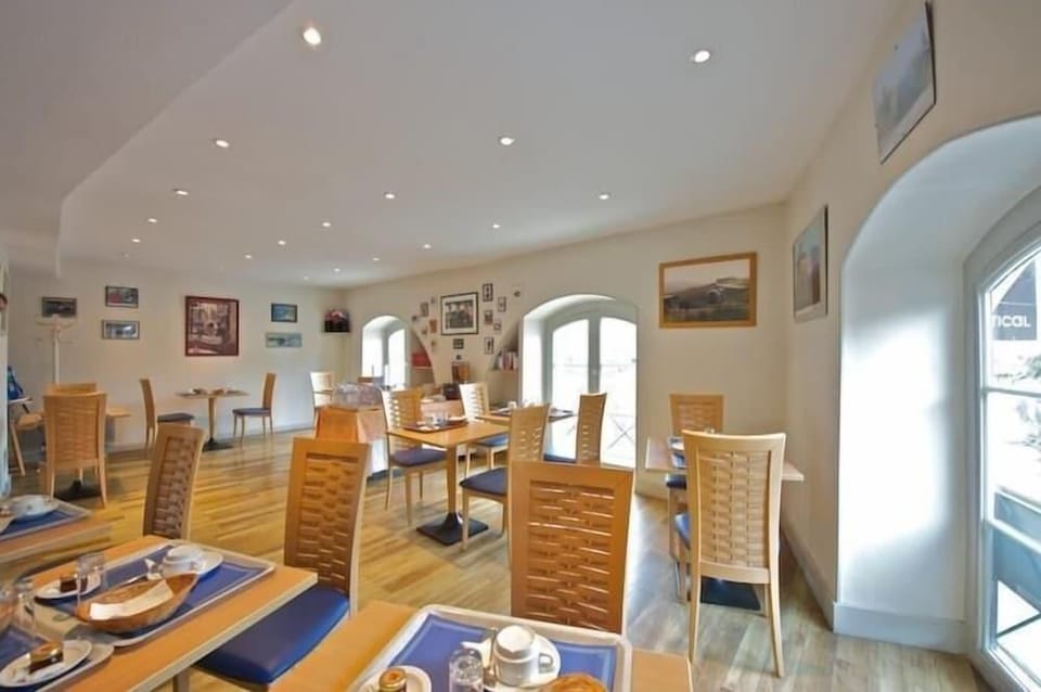 Logis Hotel le Bourbon Hotel in Pau