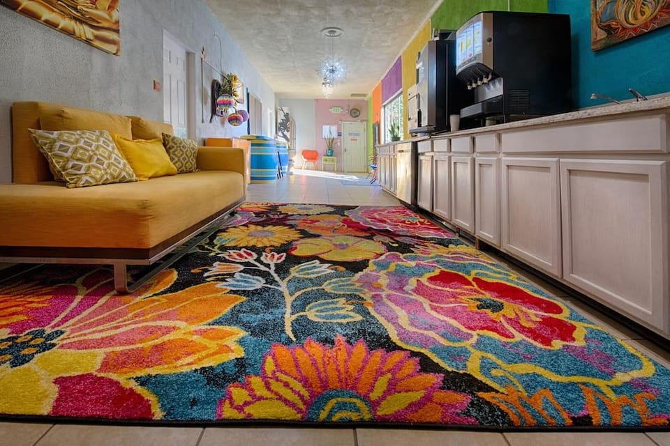 The New Palm Springs Inn Hotel in Palm Springs
