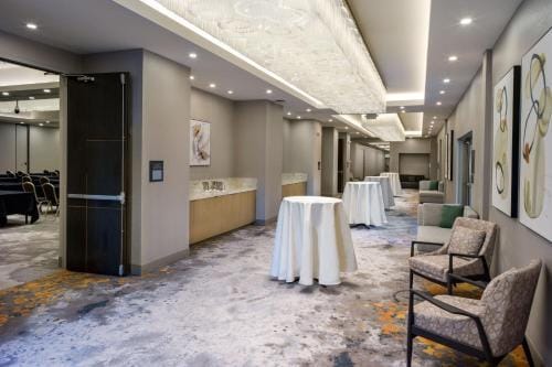 Radisson Hotel Ontario Airport Hotel in Ontario