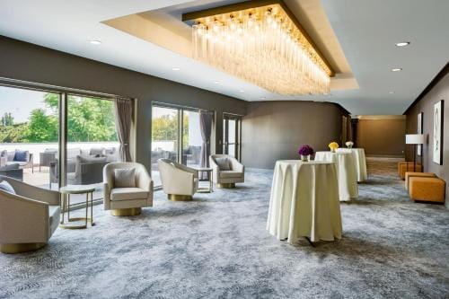 Radisson Hotel Ontario Airport Hotel in Ontario