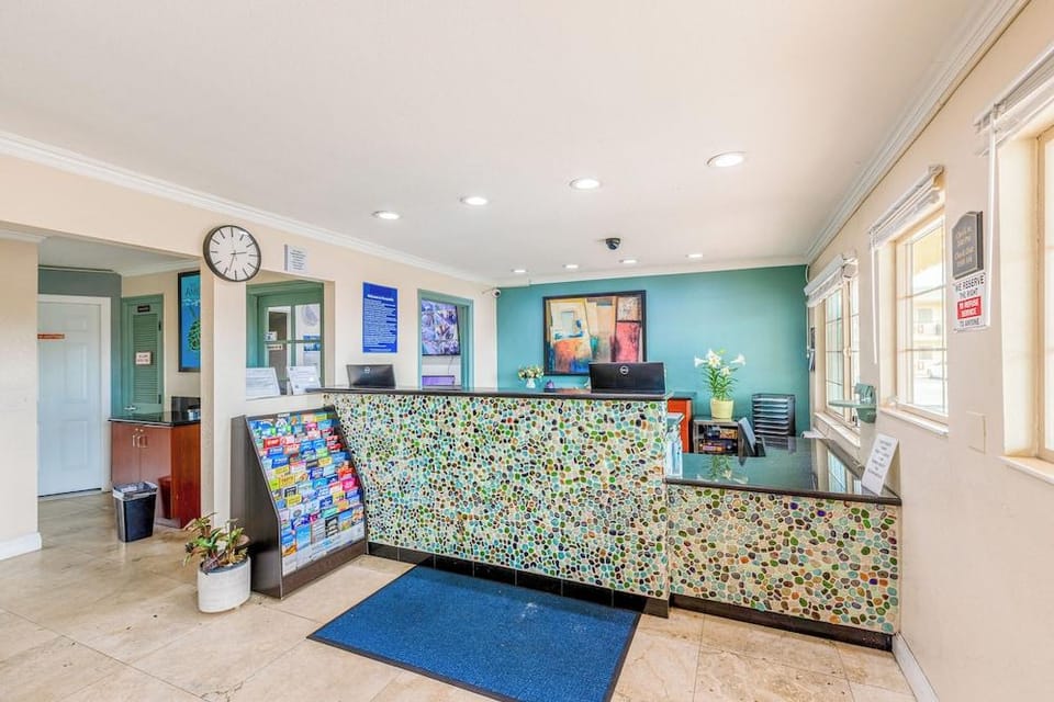 Hotel Avenida, Oceanside Hotel in Oceanside