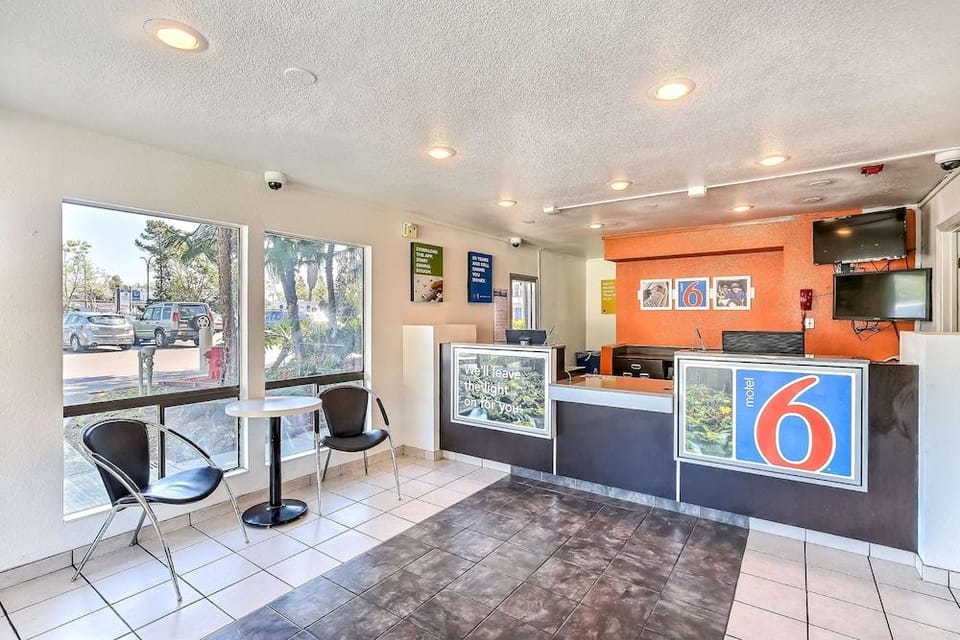 Motel 6 Hotel in Alameda