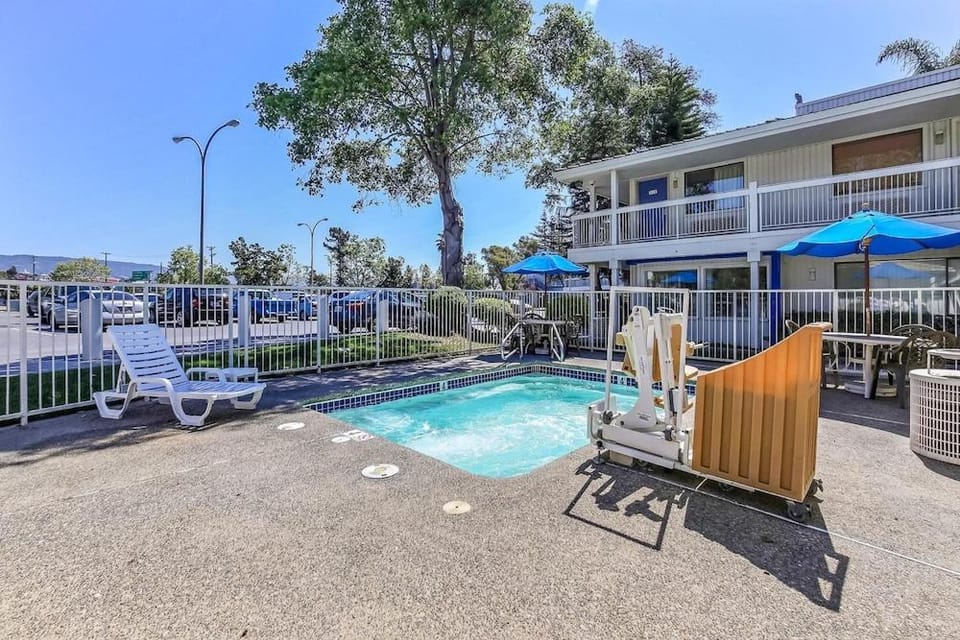 Motel 6 Hotel in Alameda