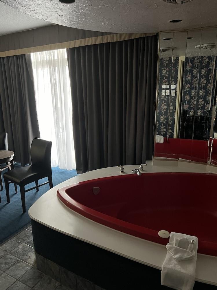 Travelodge Hotel Niagara Falls Fallsview Hotel in Niagara Falls