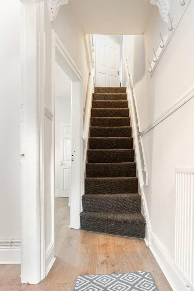 Inviting 3-bedroom Home in Liverpool With Parking Hotel in Liverpool